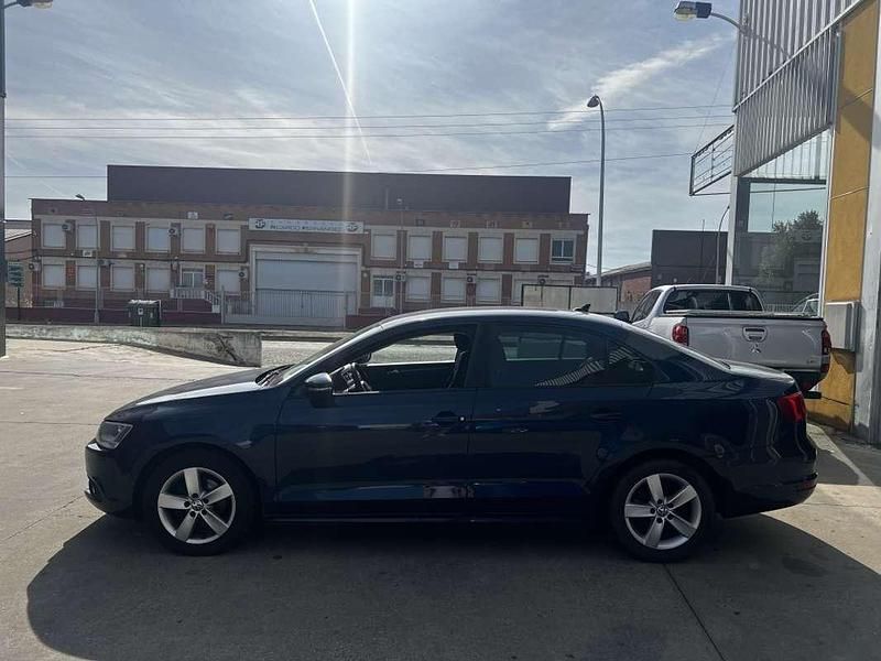 Usado VW Jetta Advance 140 CV (102 kW) 2013 Azul Utilitario
