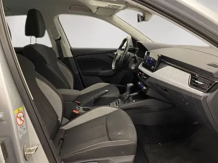 Usado Skoda Kamiq Selection 115 CV (84 kW) 2025 Gris plata SUV