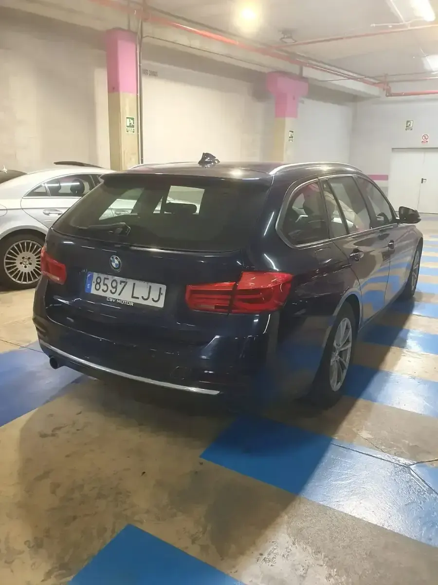 Usado BMW 318 150 CV (110 kW) 2015 Azul Familiar