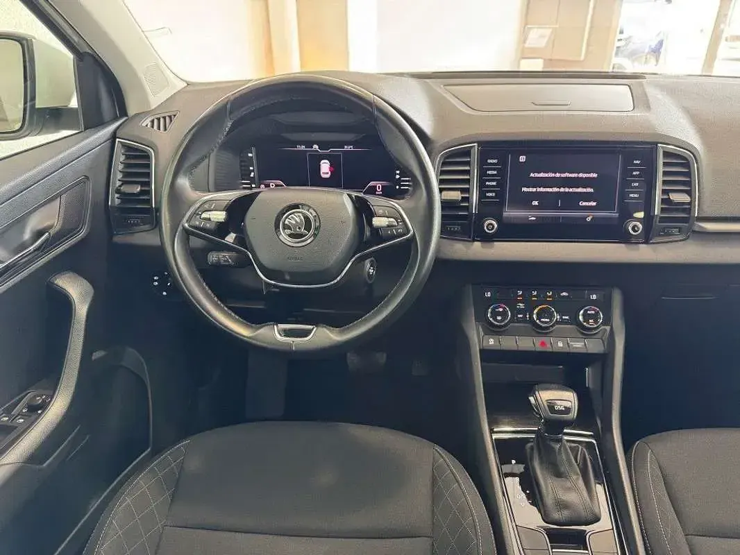 Usado Skoda Karoq Ambition 150 CV (110 kW) 2021 Blanco SUV