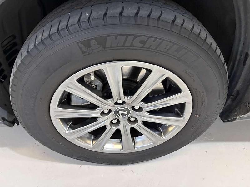 Usado Lexus NX300h Business Edition 197 CV (144 kW) 2018 Gris / plata SUV