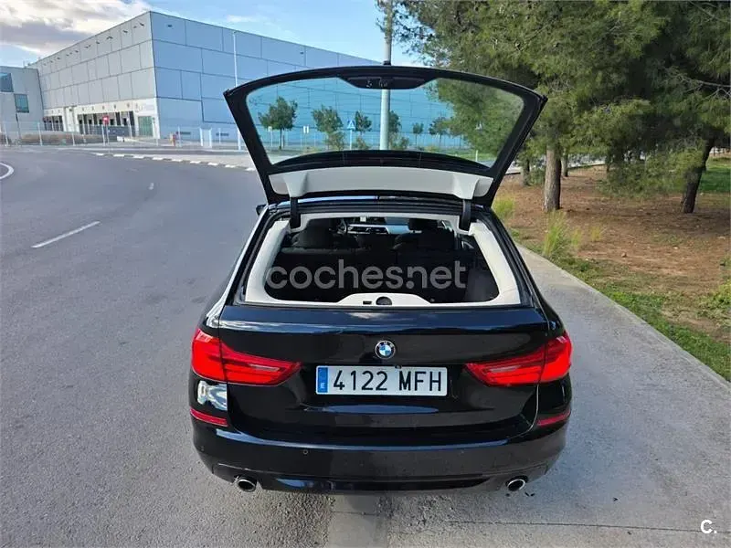 Käytetty BMW 520 Comfort Edition 190 HP (139 kW) 2019 Musta Farmari