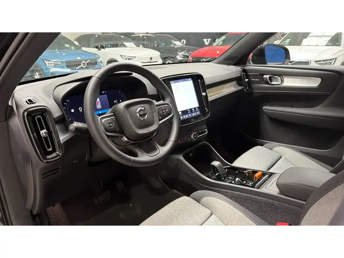 Usado Volvo XC40 Plus 163 CV (119 kW) 2024 Blanco SUV