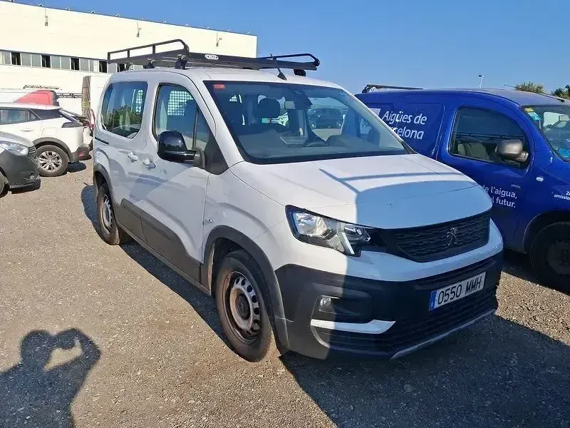 Usado Peugeot Rifter Active 102 CV (75 kW) 2023 Blanco Monovolumen