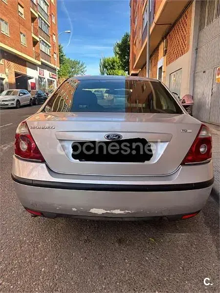 Usado Ford Mondeo Trend 115 CV (84 kW) 2006 Gris / plata Berlina