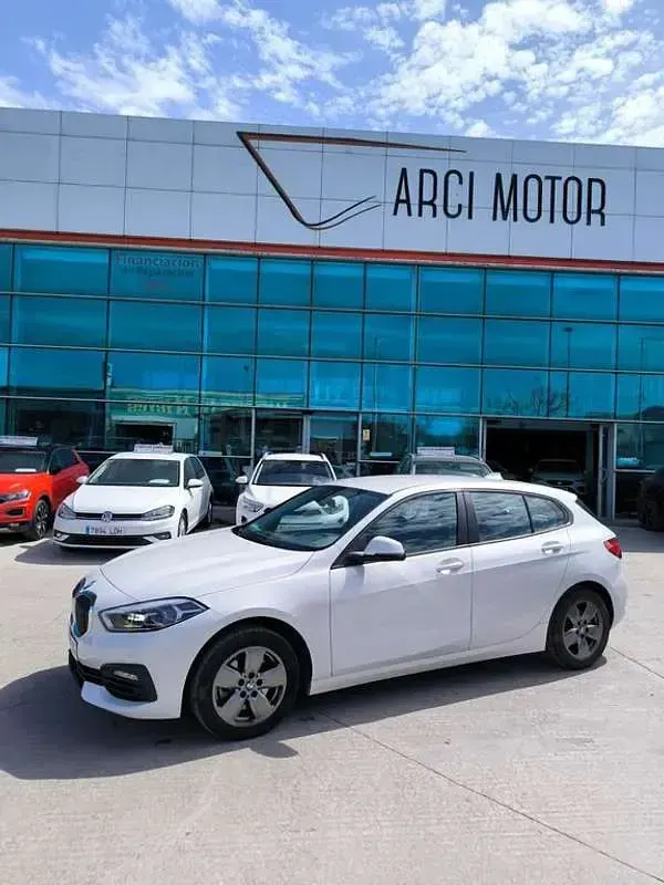 Usado BMW 116 116 CV (85 kW) 2021 Blanco Utilitario
