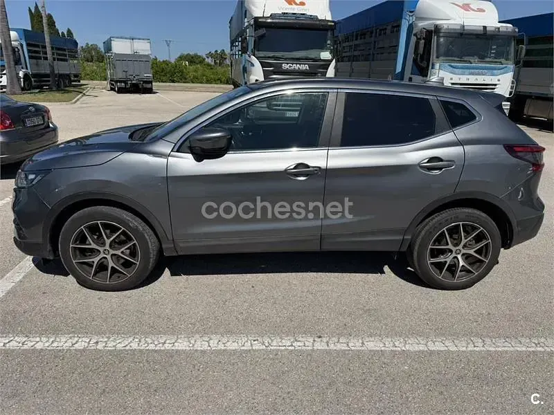 Usado Nissan Qashqai Tekna 130 CV (95 kW) 2018 Gris / plata SUV