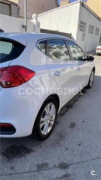 Usado Kia Ceed GT 128 CV (94 kW) 2012 Blanco Berlina