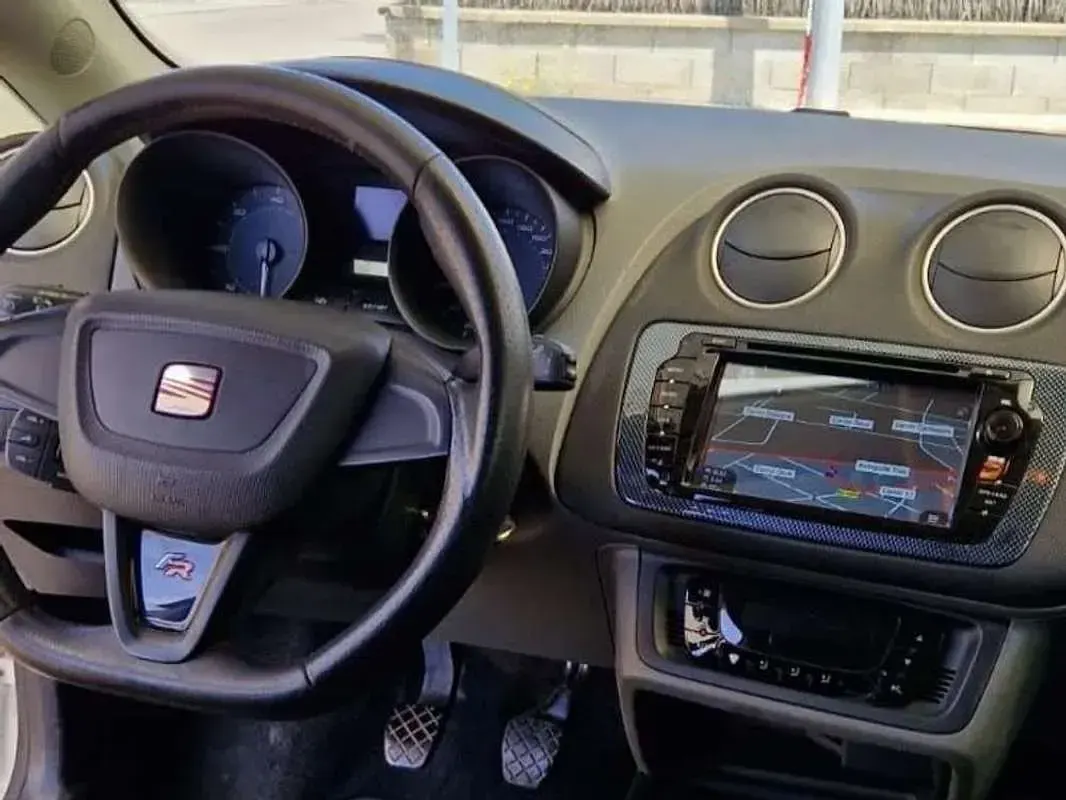 Usado Seat Ibiza FR 143 CV (105 kW) 2010 Blanco Utilitario