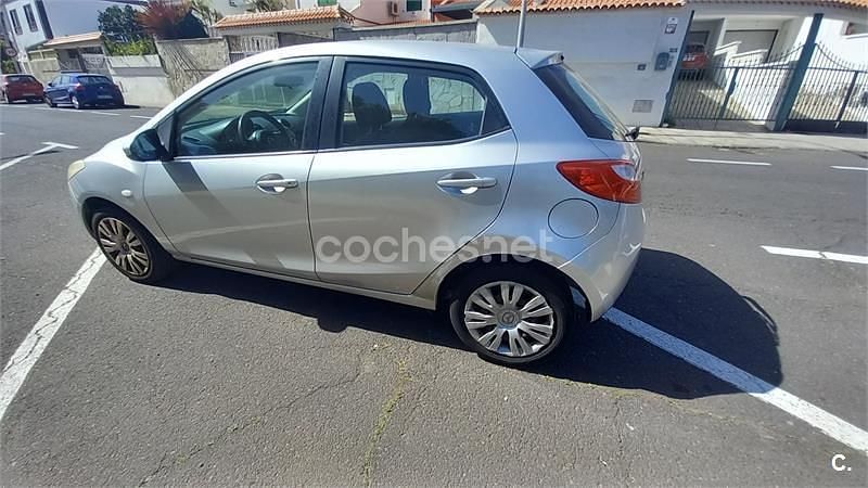 Usado Mazda 2 Active 86 CV (63 kW) 2009 Gris / plata Utilitario