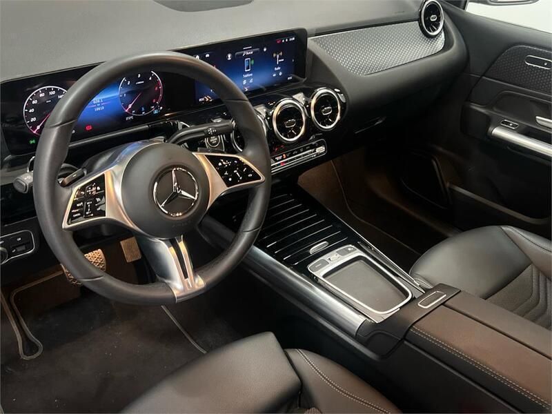 Usado Mercedes B200 163 CV (119 kW) 2024 Negro Monovolumen