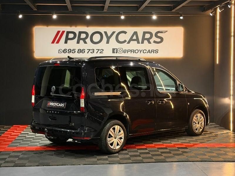Usado VW Caddy Life 122 CV (89 kW) 2022 Negro Monovolumen