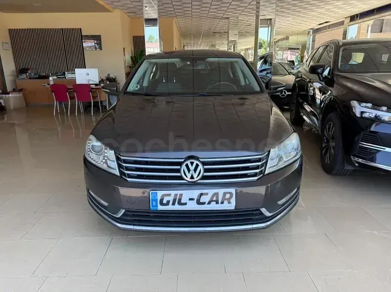Usado VW Passat Edition 140 CV (102 kW) 2014 Marrón Berlina