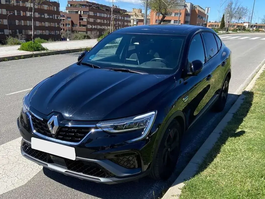Usado Renault Arkana RS Line 139 CV (102 kW) 2022 Negro SUV