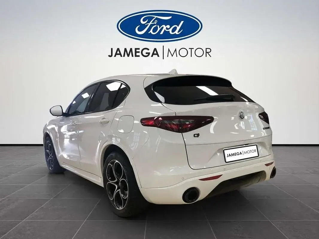 Usado Alfa Romeo Stelvio Veloce 209 CV (153 kW) 2021 Blanco SUV