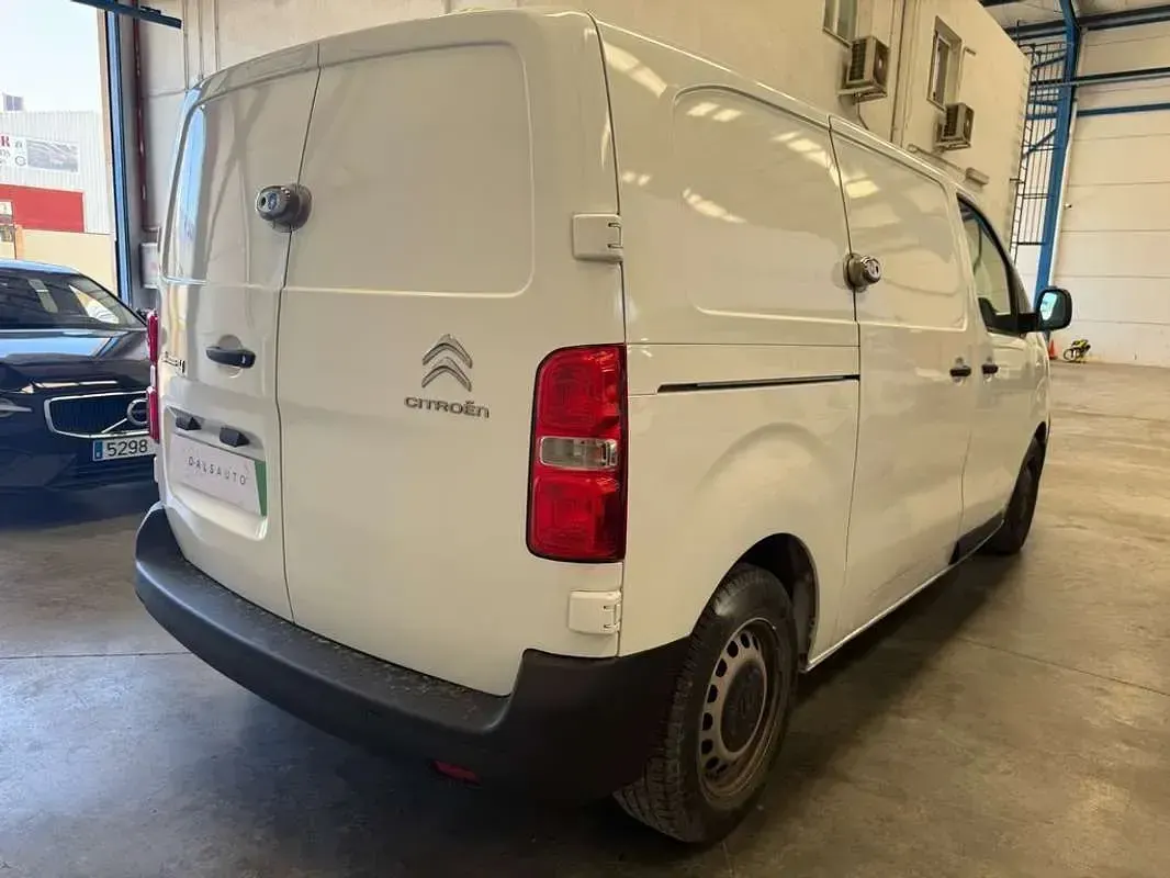 Usado Citroën Jumpy 102 CV (75 kW) 2023 Blanco Monovolumen