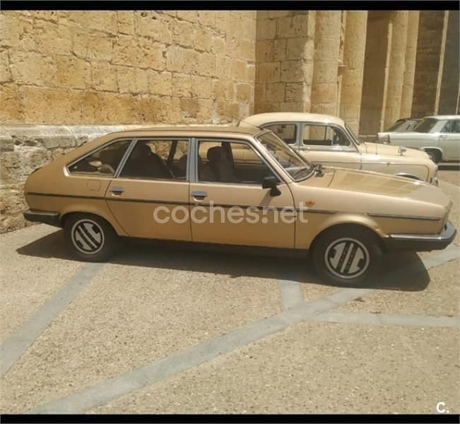 Begagnad Renault R25 64 HK (47 kW) 1984 Brun Halvkombi