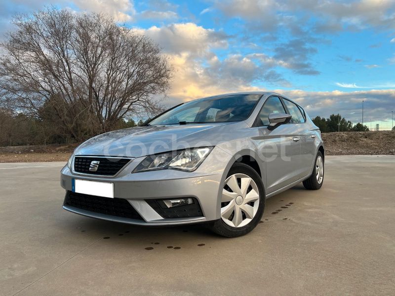 Usado Seat Leon Style 115 CV (84 kW) 2019 Gris / plata Berlina