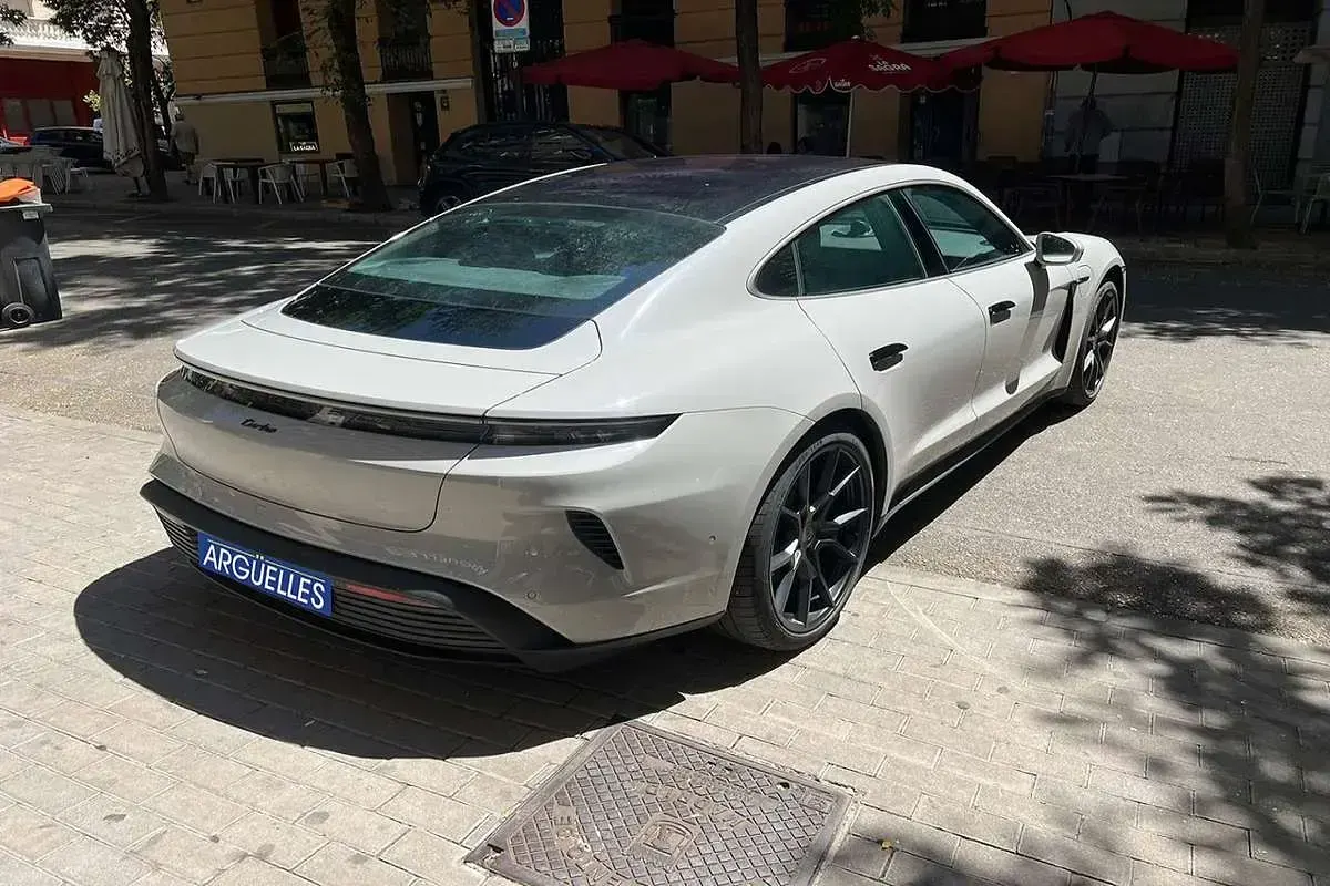 Usado Porsche Taycan Turbo 650 kW (884 CV) 1970 Blanco Berlina