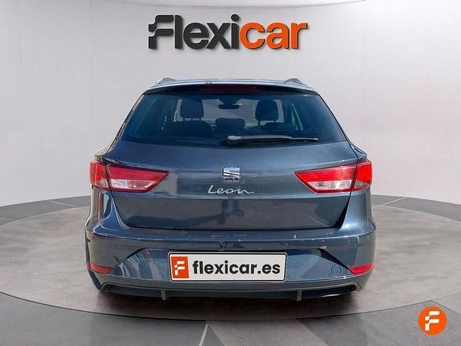 Usado Seat Leon Style 130 CV (95 kW) 2019 Gris Utilitario