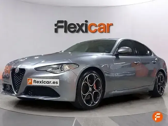 Usado Alfa Romeo Giulia Sprint 200 CV (147 kW) 2021 Gris Berlina