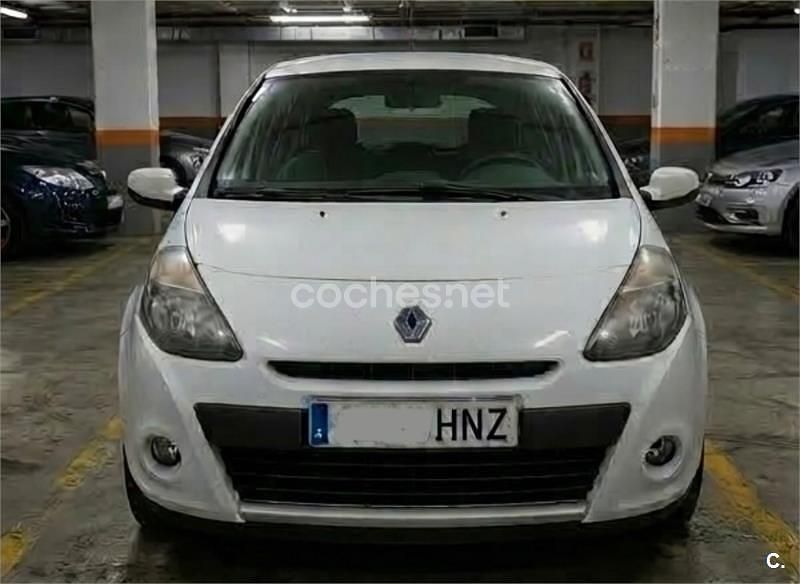 Usado Renault Clio IV Authentique 75 CV (55 kW) 2013 Blanco Berlina