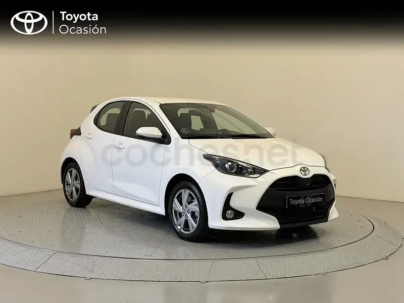 Usado Toyota Yaris Hybrid Active 116 CV (85 kW) 2025 Blanco Berlina