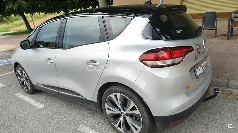Usado Renault Scénic III Zen 130 CV (95 kW) 2017 Gris / plata Monovolumen