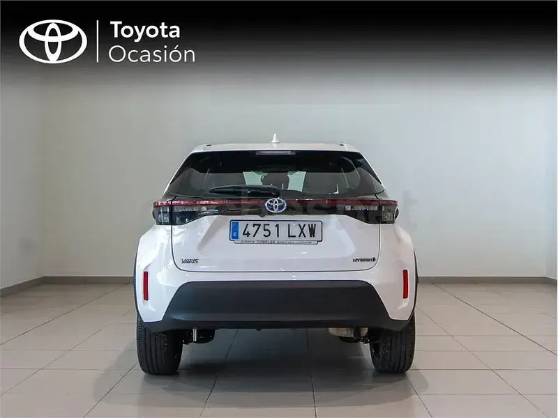 Käytetty Toyota Yaris Cross Active 116 HP (85 kW) 2022 Valkoinen Katumaasturi