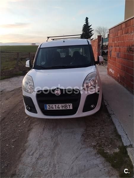 Usado Fiat Doblò Dynamic 105 CV (77 kW) 2011 Blanco Monovolumen
