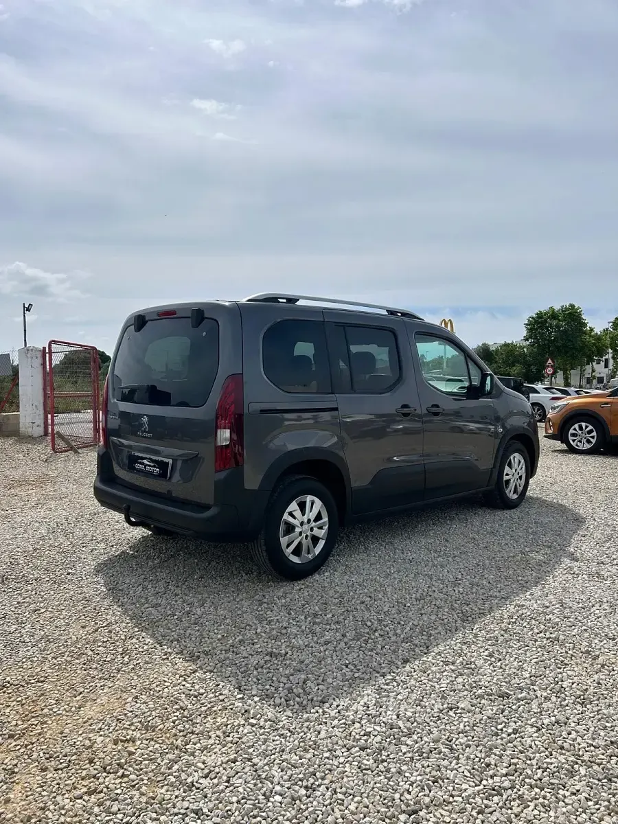 Usado Peugeot Rifter Active 131 CV (96 kW) 2019 Gris Monovolumen