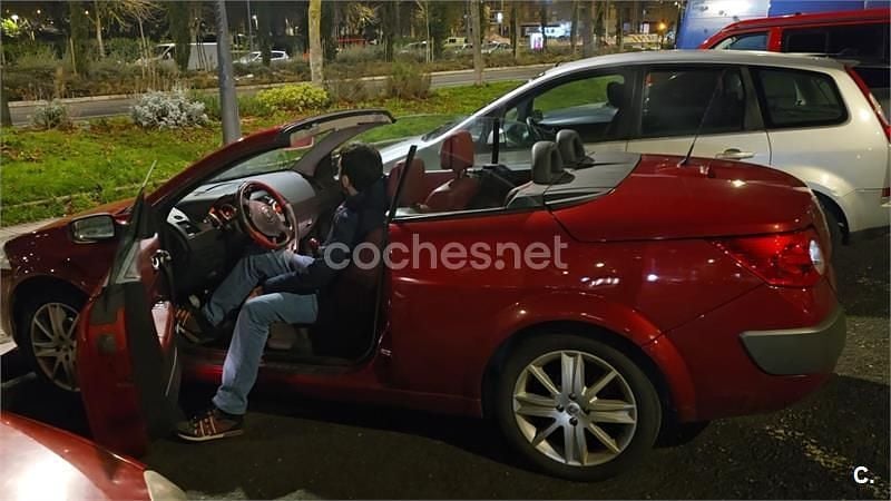 Usado Renault Mégane Cabriolet Dynamique 120 CV (88 kW) 2005 Granate Descapotable