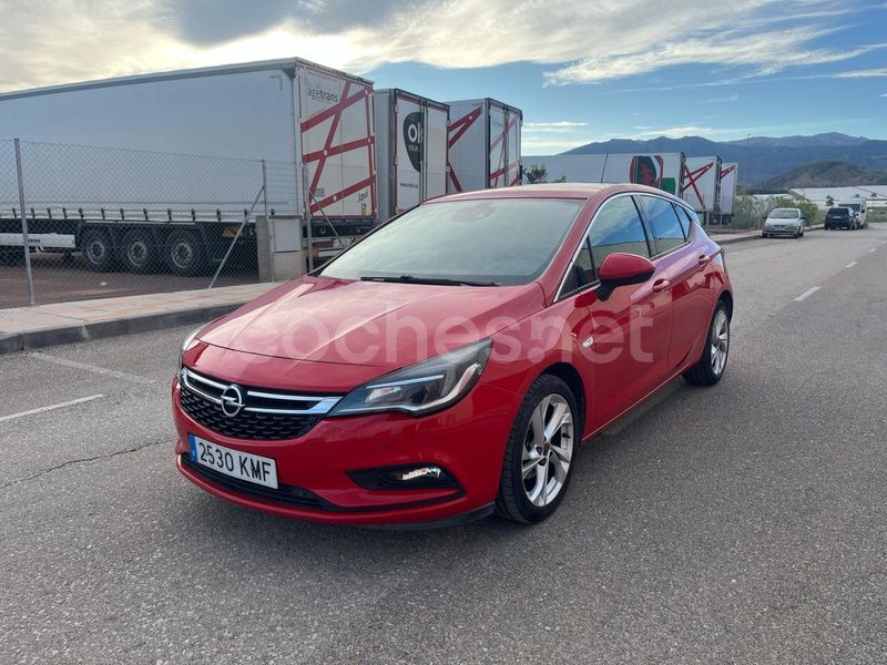 Rojo Usado 2018 Opel Astra Selective Berlina | 9999 € (Buen precio) - Imagen 1/4