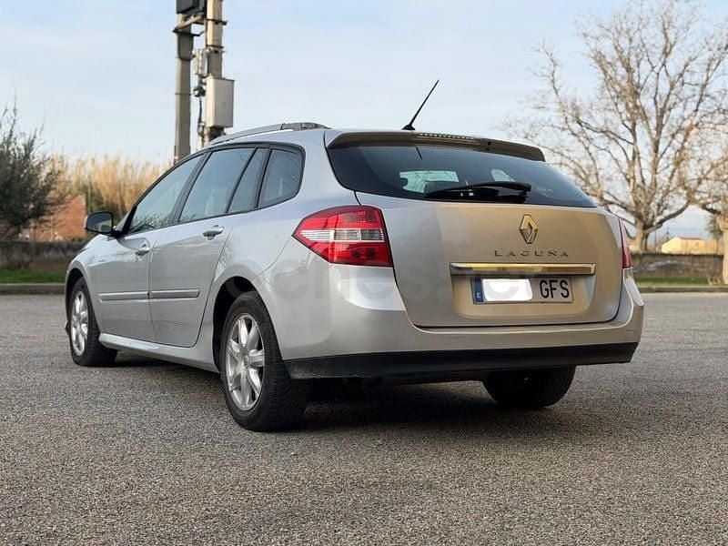 Usado Renault Laguna III Dynamique 130 CV (95 kW) 2008 Gris / plata Familiar