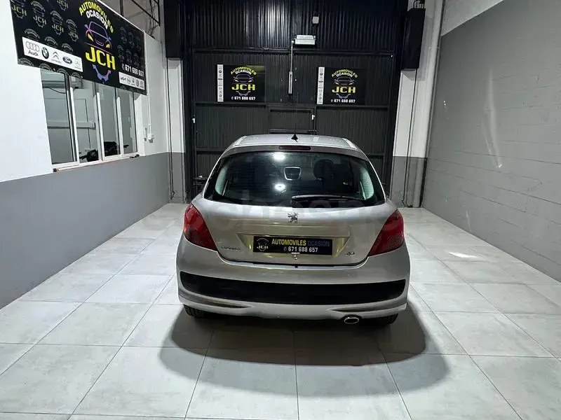 Usado Peugeot 207 75 CV (55 kW) 2008 Beige Berlina