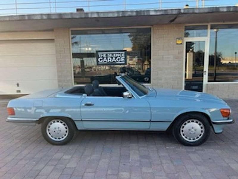 Usado Mercedes 560 241 CV (177 kW) 1986 Gris Descapotable