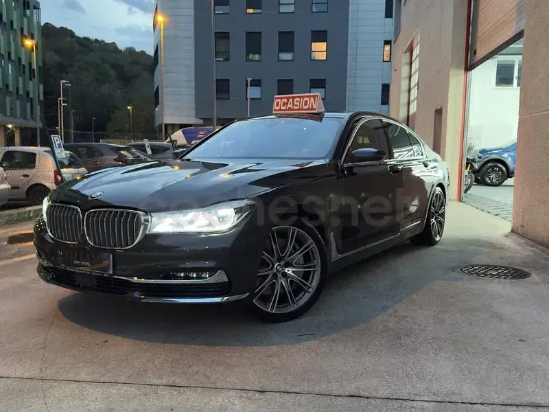 Usado BMW 750L Comfort Edition 450 CV (330 kW) 2017 Gris / plata Berlina