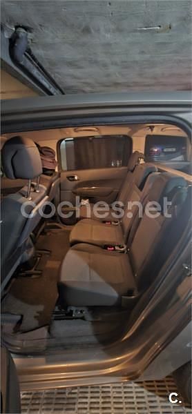 Beige Usado 2010 Peugeot 5008 Premium Monovolumen | 4999 € (Super precio) - Imagen 1/4