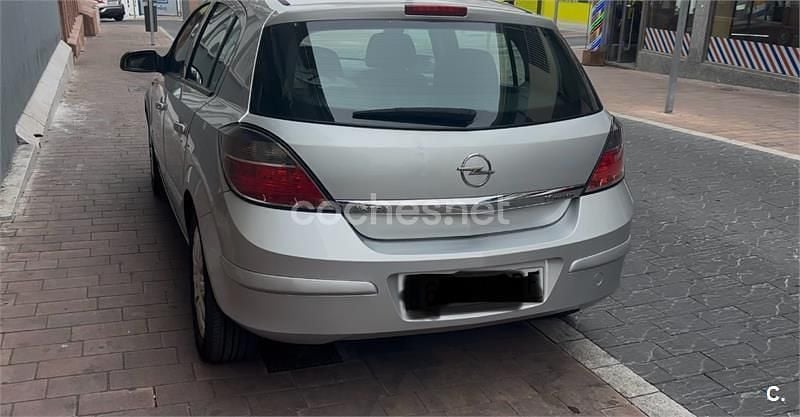 Usado Opel Astra Enjoy 105 CV (77 kW) 2007 Gris / plata Berlina