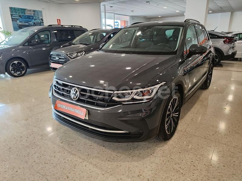 Gris / plata Usado 2023 VW Tiguan Life SUV | 26.499 € (Super precio) - Imagen 1/4