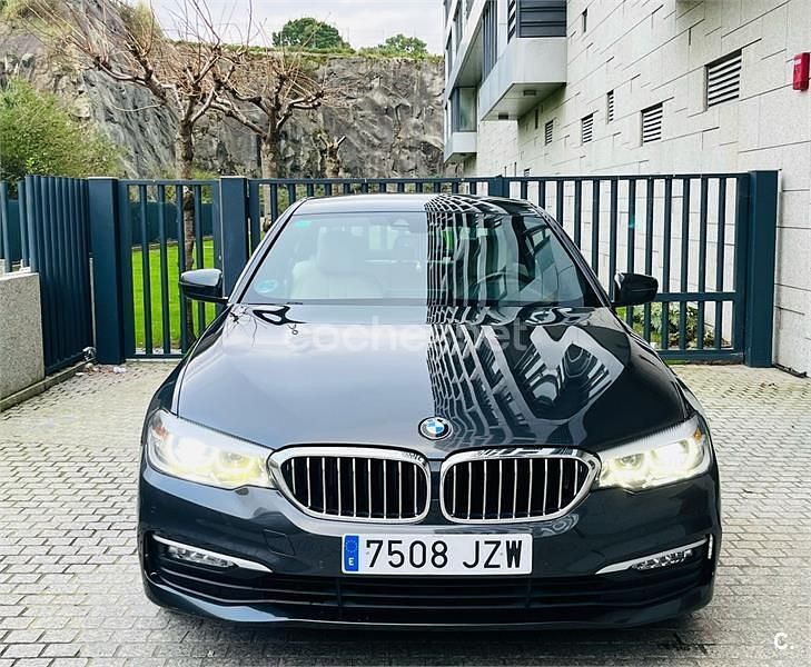 Gris / plata Usado 2017 BMW 520 Comfort Edition Berlina | 19.960 € (Un poco caro) - Imagen 1/4