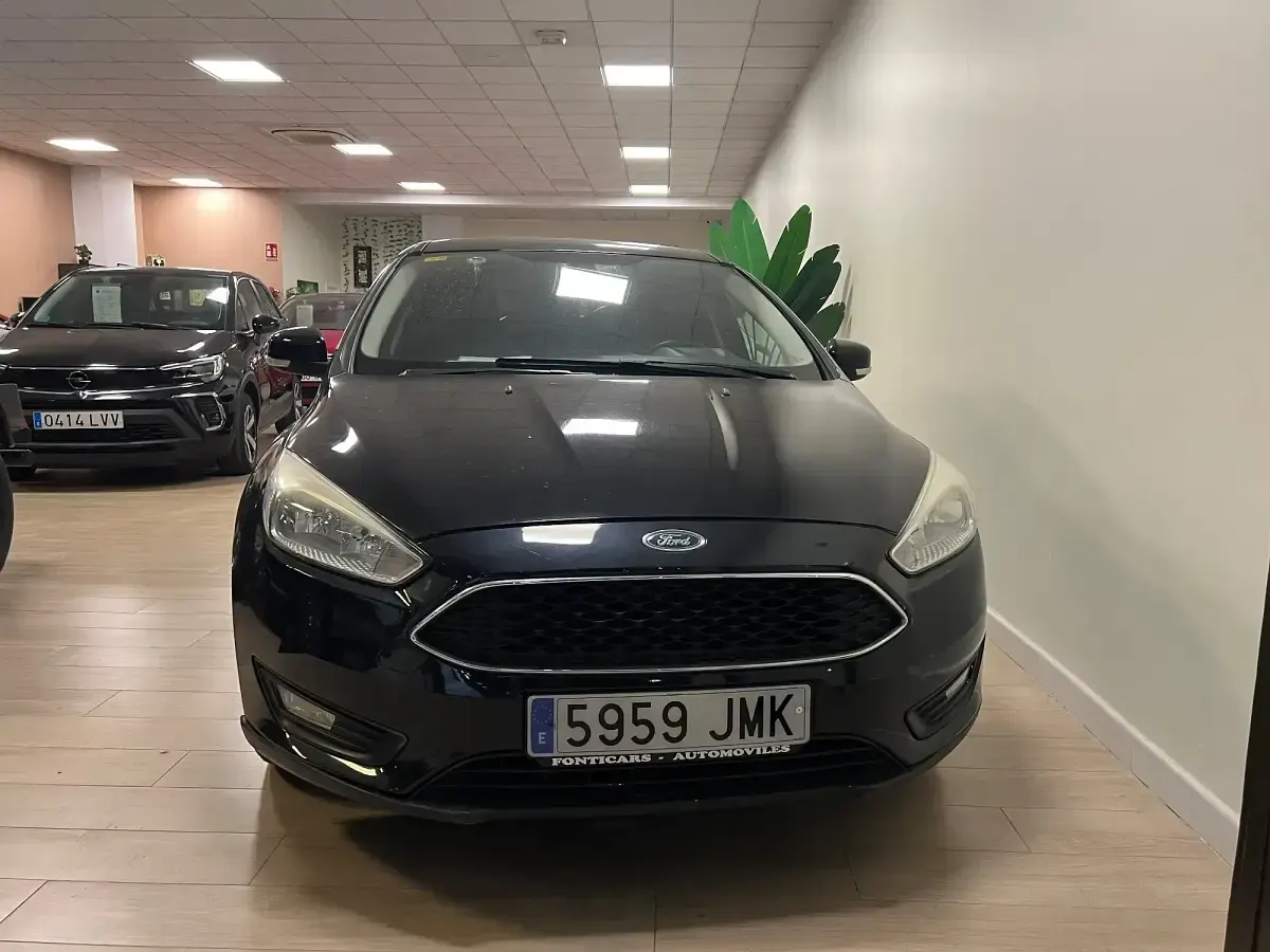 Usado Ford Focus Trend+ 125 CV (91 kW) 2016 Negro Familiar