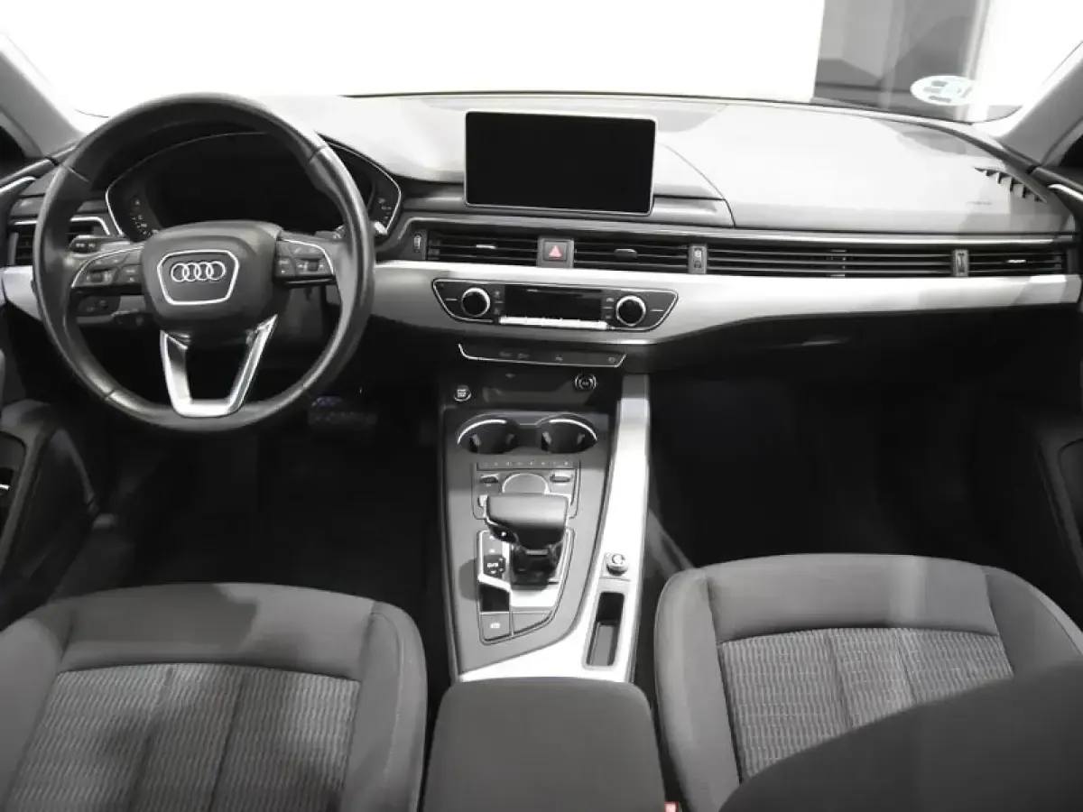 Usado Audi A4 Design 150 CV (110 kW) 2018 Verde Berlina