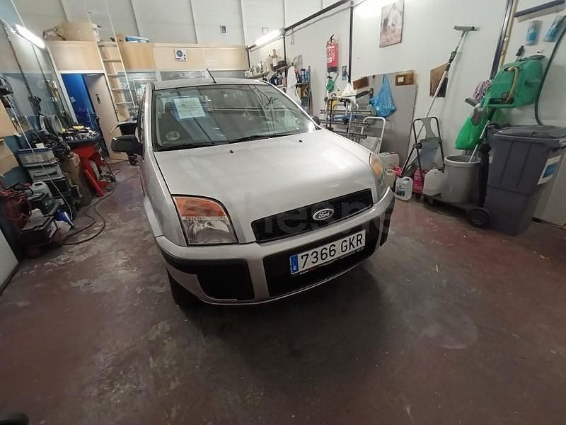 Usado Ford Fusion Futura 68 CV (50 kW) 2009 Gris / plata Utilitario