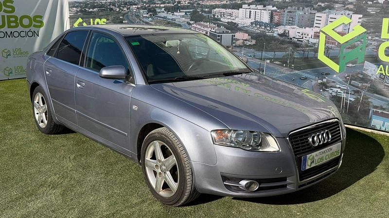 Usado Audi A4 Premium 140 CV (102 kW) 2004 Gris Berlina