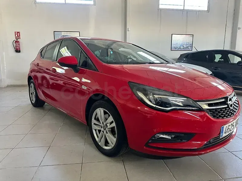 Usado Opel Astra Selective 105 CV (77 kW) 2018 Rojo Berlina