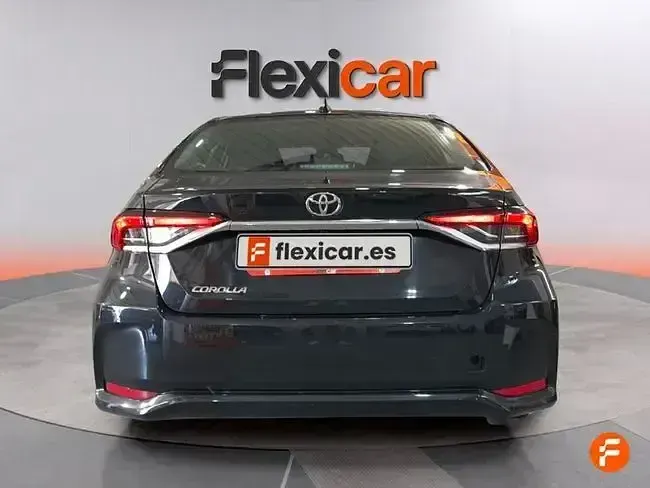 Usado Toyota Corolla Active 122 CV (89 kW) 2022 Negro Berlina