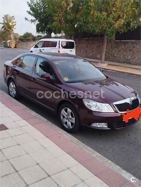 Granate Usado 2011 Skoda Octavia Executive Berlina | 6800 € (Precio justo) - Imagen 1/4