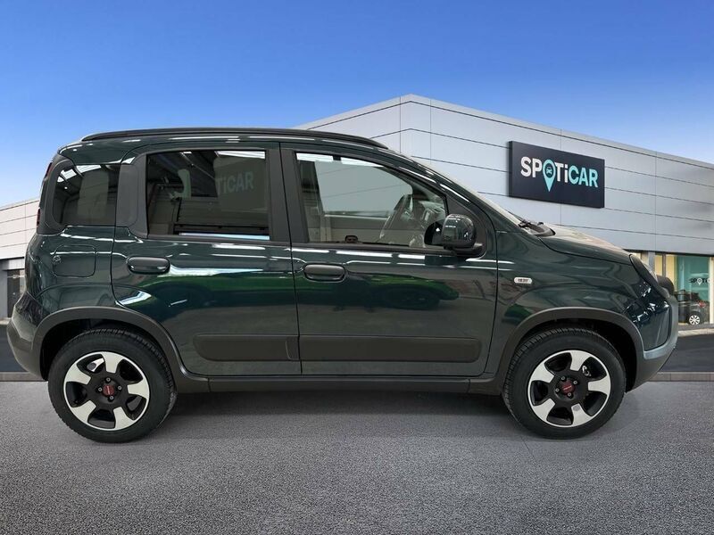 Usado Fiat Panda Cross Cross 70 CV (51 kW) 2024 Verde Utilitario