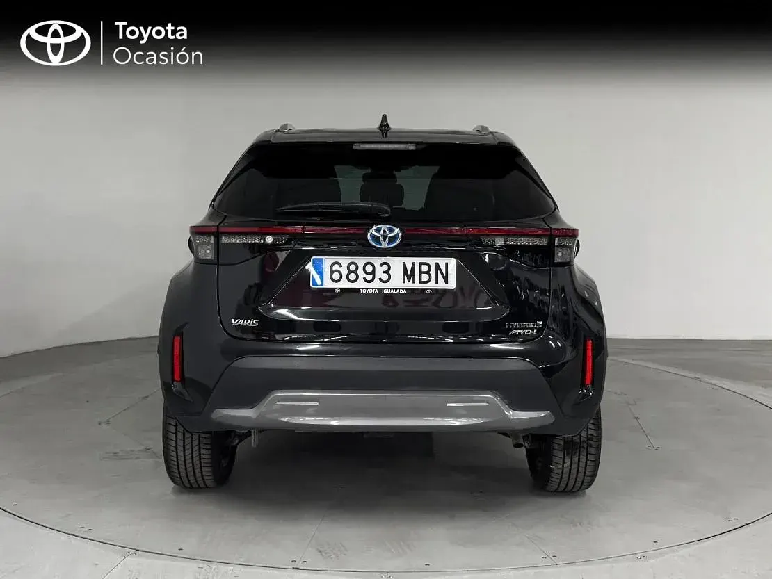Usado Toyota Yaris 116 CV (85 kW) 2022 Negro azabache Utilitario